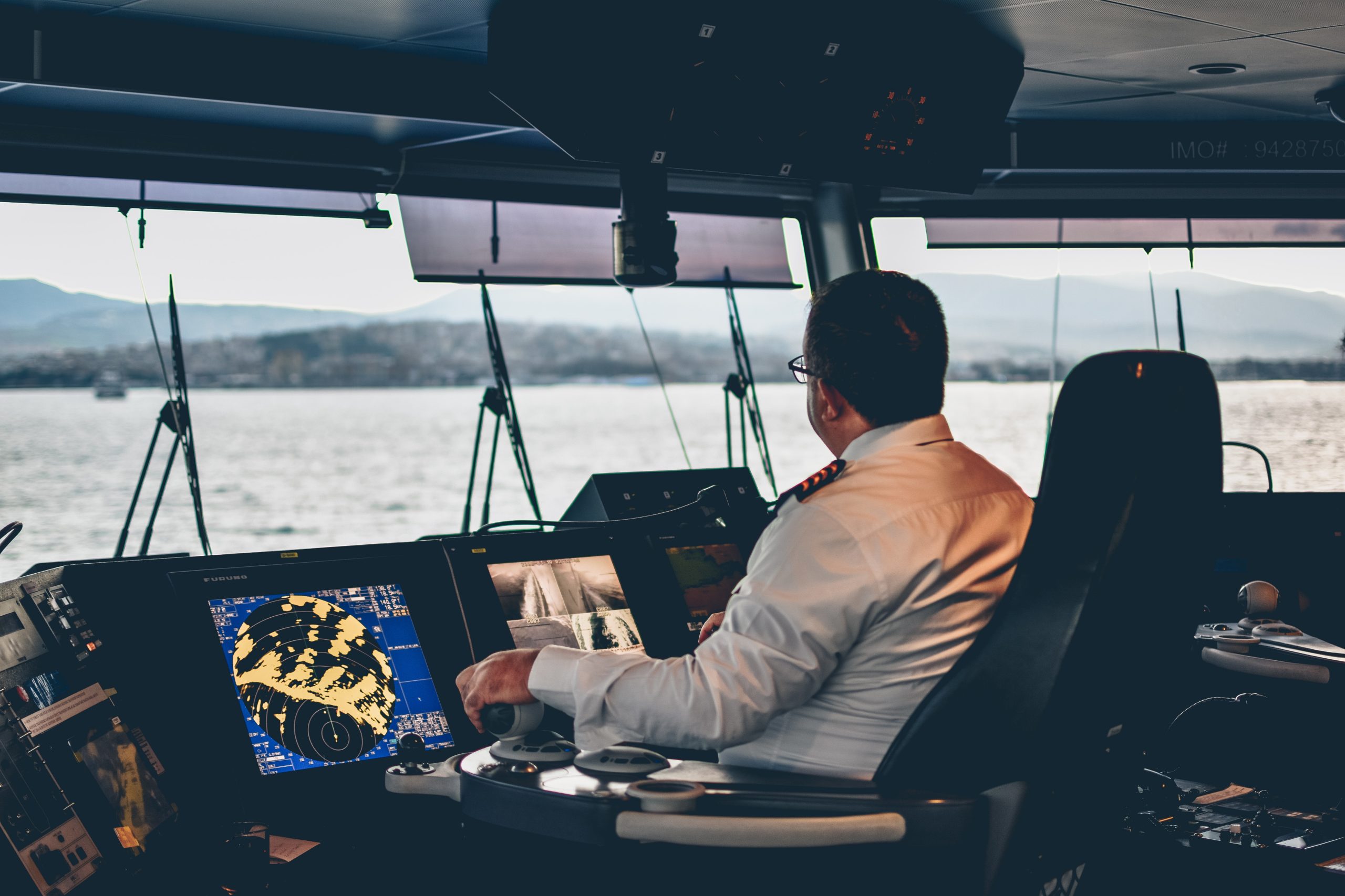 Que dit la loi sur les infractions maritimes ?