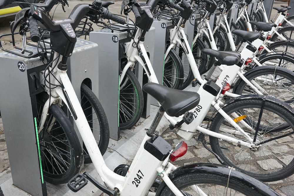 L'impact de l'utilisation des vélos électriques sur le droit de la propriété publique