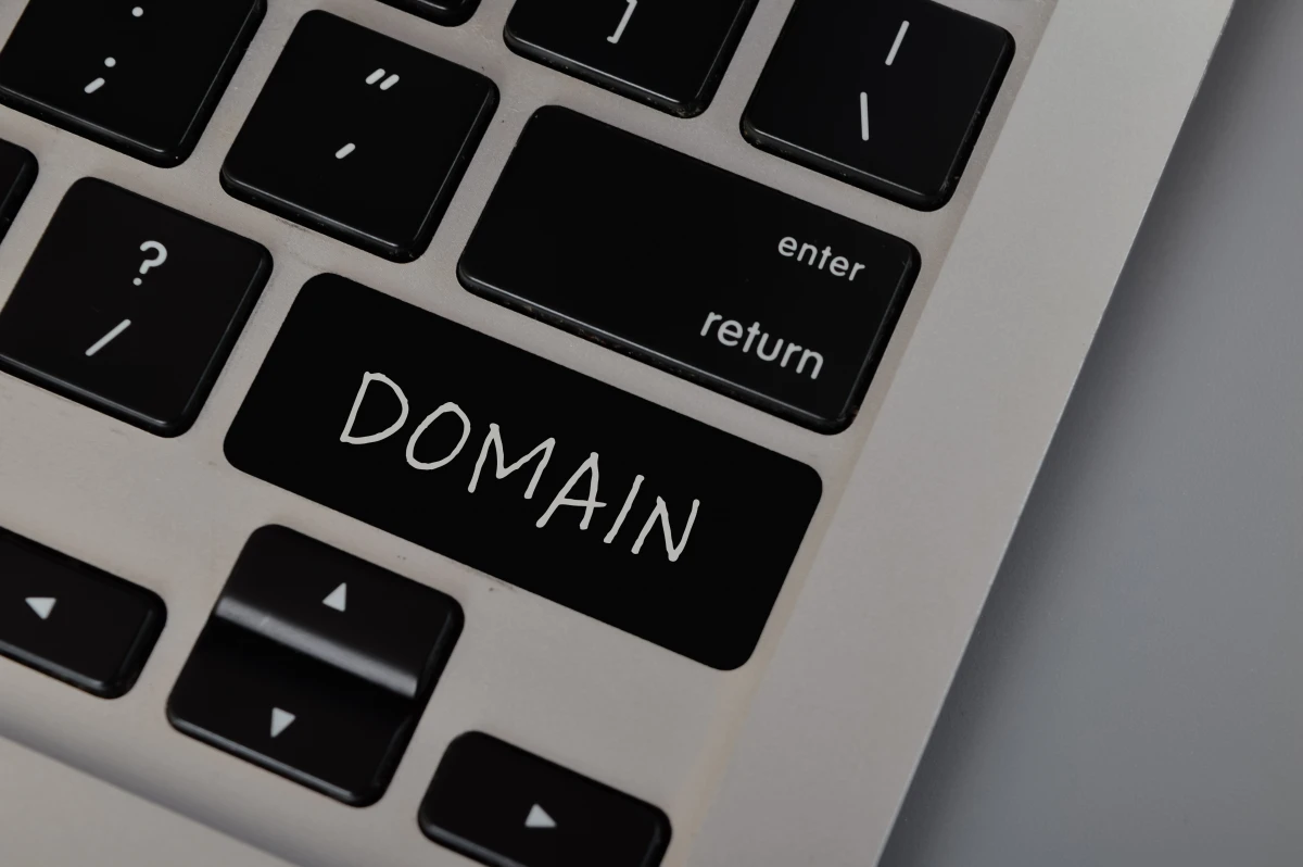 Les litiges liés aux noms de domaine sur internet : comprendre et résoudre les conflits